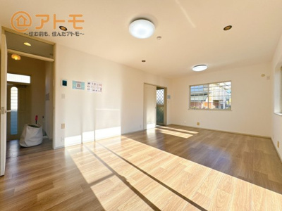 【居間・リビング】 | 裾野市千福が丘1丁目　中古一戸建て