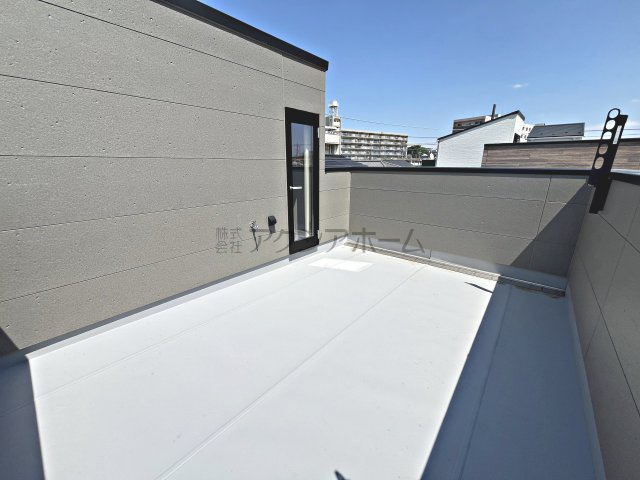 入間市扇町屋2丁目・全3棟　新築未入居一戸建　A号棟　のバルコニー|ライフスタイルを広げてくれる約14.18平米のルーフバルコニー　水栓や電源も設けております！