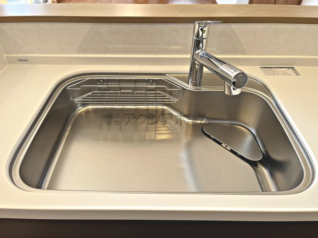 入間市扇町屋2丁目・全3棟　新築未入居一戸建　A号棟　のキッチン|浄水器付水栓・ワイドシンク