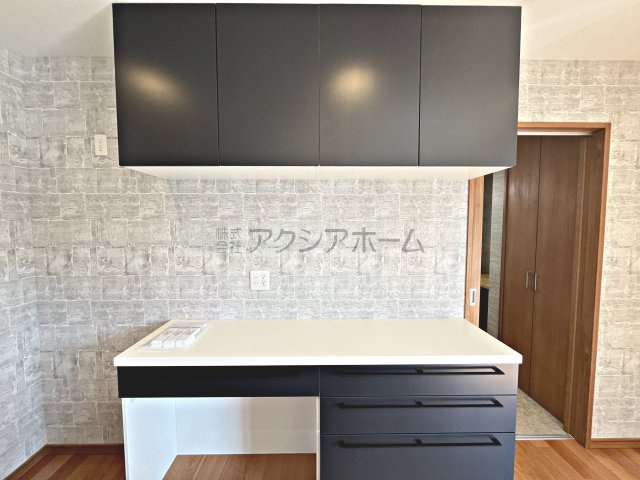 入間市扇町屋2丁目・全3棟　新築未入居一戸建　A号棟　のキッチン|カップボードも標準
