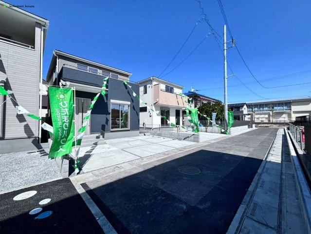 上尾市東町　新築戸建　リーブルガーデン　03の前面道路含む現地写真