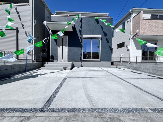 上尾市東町　新築戸建　リーブルガーデン　03の駐車場