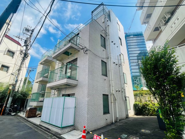 ロイヤルパレス新宿御苑の外観