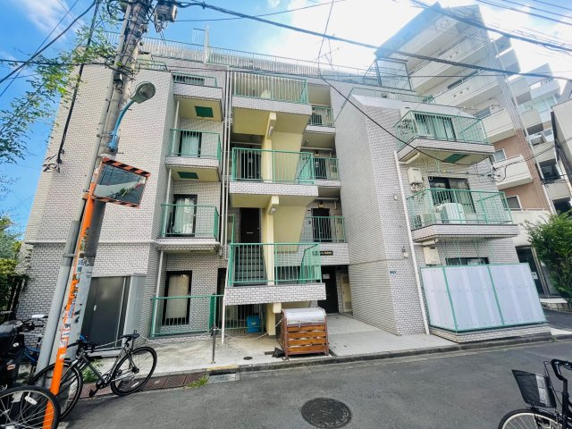 ロイヤルパレス新宿御苑の外観