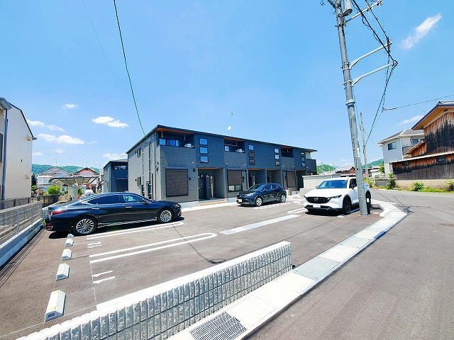 グレイス加茂　Ⅱの駐車場|駐車場があるので、車を買う予定の方も安心です