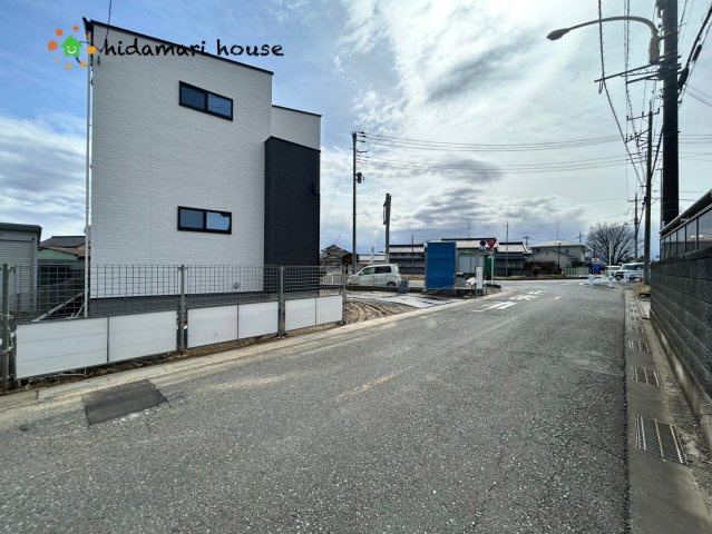 鴻巣市安養寺　第1期　新築戸建　クライン01の前面道路含む現地写真