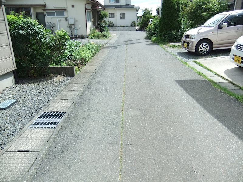 【商談中】花巻市石神町　土地の前面道路含む現地写真