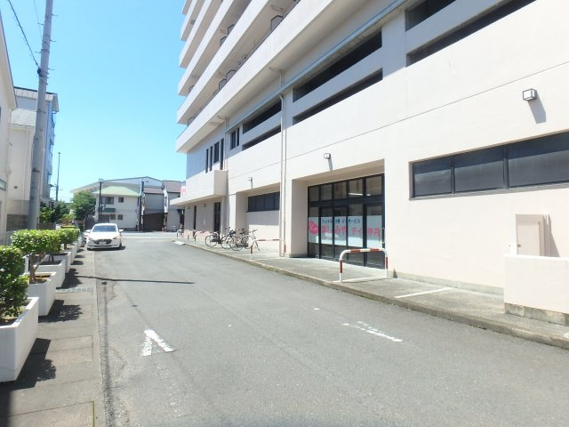 レジデンス昆陽の周辺|前面道路です