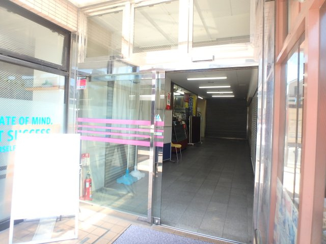 レジデンス昆陽のエントランス|ゆとりのあるエントランスです