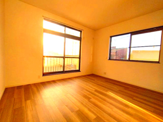 【洋室】 | 天白区島田四丁目　売戸建 | どんな色の家具やインテリアも馴染むシンプルな内装は、あなたらしい空間づくりを存分に楽しめます。