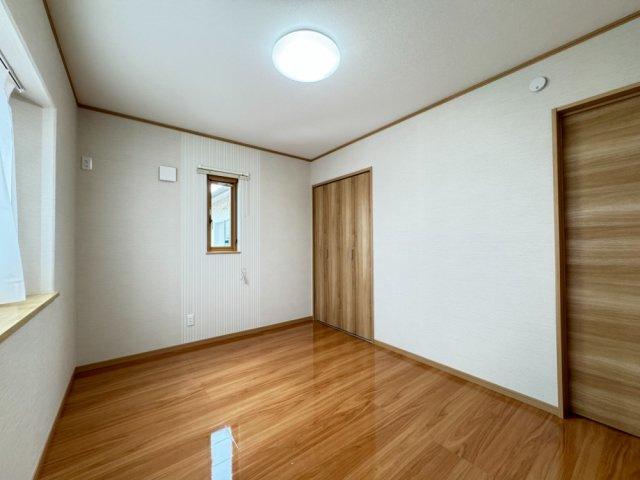 八戸市大字河原木字久保16-47　A棟の洋室