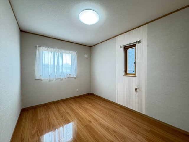 八戸市大字河原木字久保16-47　A棟の洋室