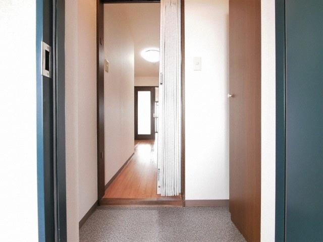 第15関根マンションの玄関