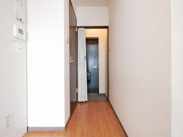 第15関根マンションの玄関