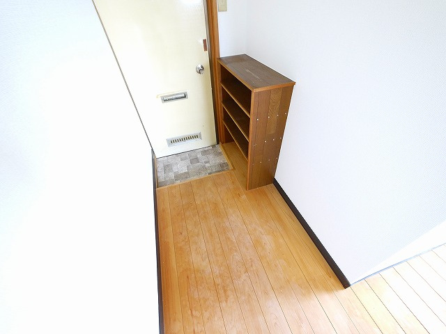 森川ハイツの玄関