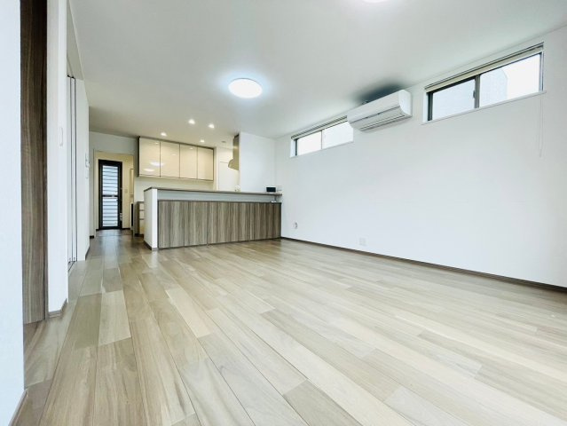 長久手市前熊一ノ井戸建の居間・リビング|LDK③