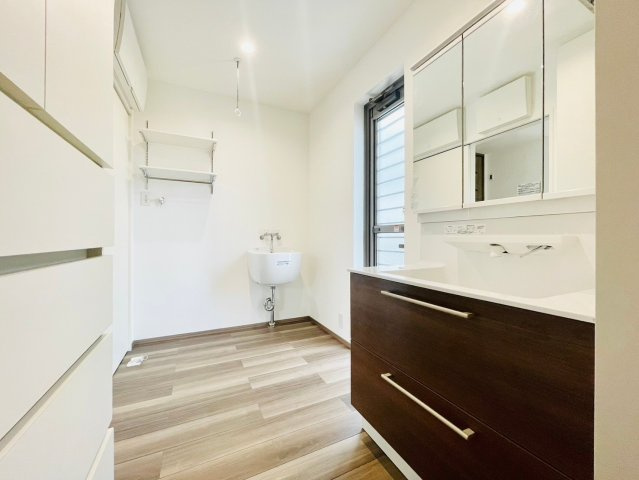 長久手市前熊一ノ井戸建の独立洗面台|洗面室②