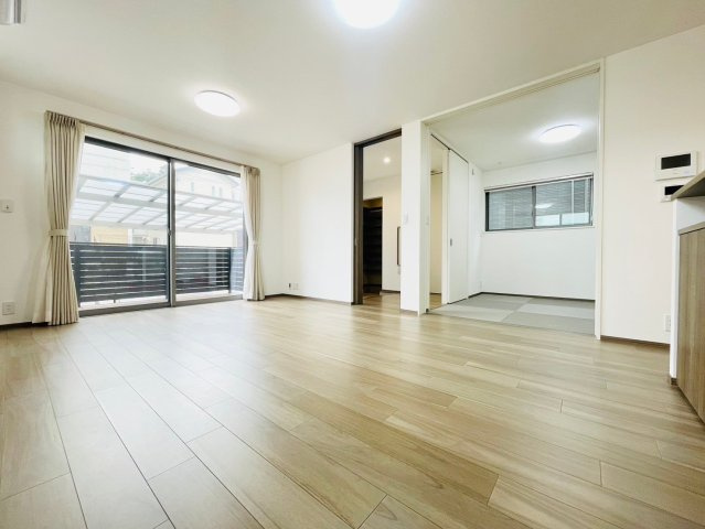 長久手市前熊一ノ井戸建の居間・リビング|LDK②