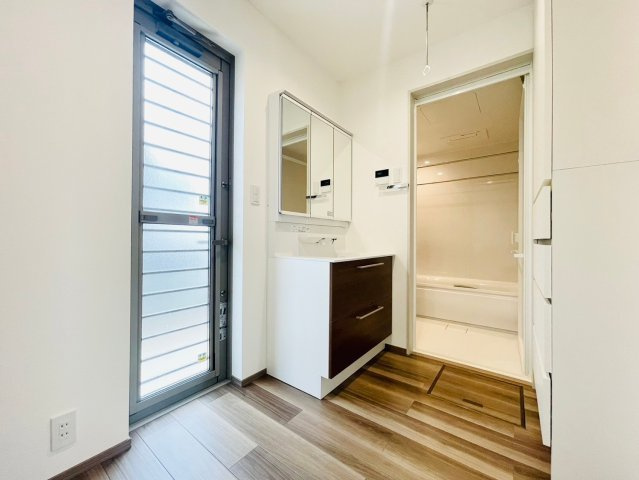 長久手市前熊一ノ井戸建の独立洗面台|洗面室①