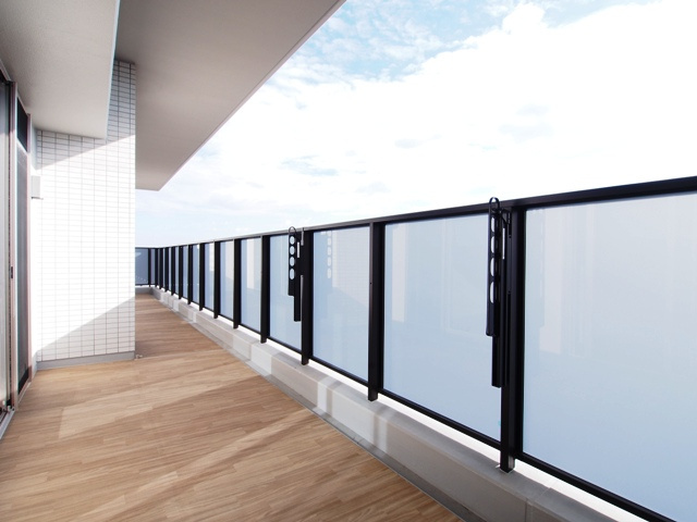 プラウド阪急塚口駅前のバルコニー|お洗濯にも便利なバルコニー付き