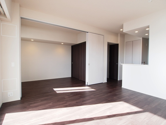 プラウド阪急塚口駅前の居間・リビング|使いやすいリビングです