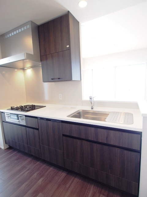 プラウド阪急塚口駅前のキッチン|コンパクトなキッチンで掃除もラクラク