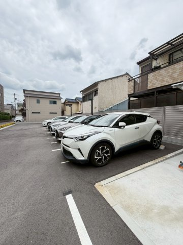 グランコート北園の駐車場