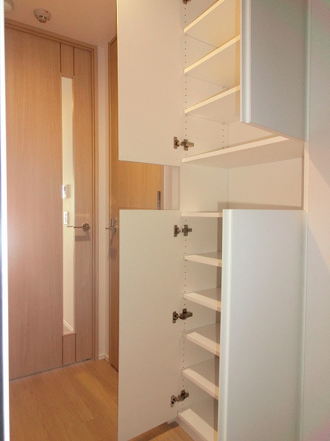 ライトテラス上野の玄関