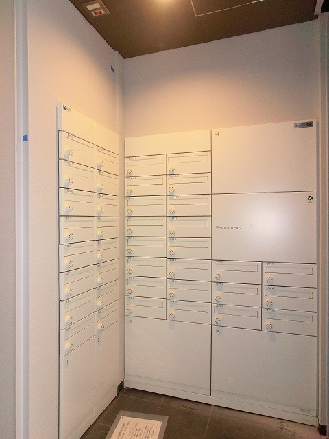 ライトテラス上野のロビー|宅配ＢＯＸ