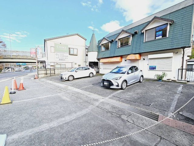 さつきビル2階（1階）の駐車場|駐車場です