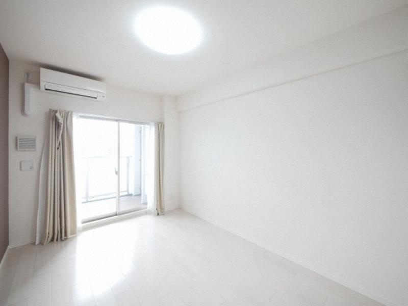 スペーシア江坂広芝町の居間・リビング