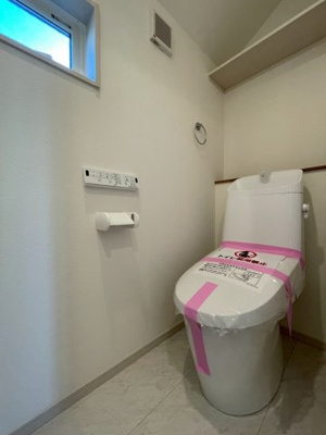 【トイレ】 | 東大和市芋窪１丁目 　新築戸建　【全４棟】 