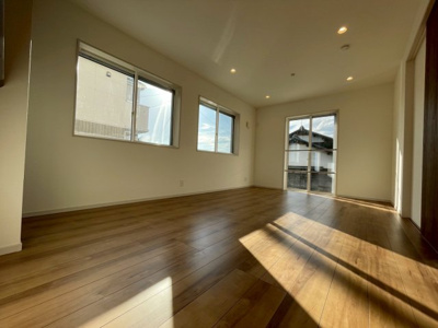 【居間・リビング】 | 東大和市芋窪１丁目 　新築戸建　【全４棟】 