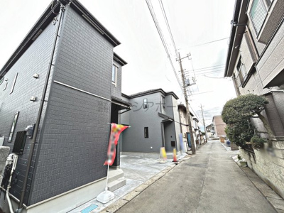 【前面道路含む現地写真】 | 狭山市北入曽・全2棟　新築一戸建　2号棟　～駅徒歩15分～ | 大通りから1本入った住宅地内につき落ち着いて車の出し入れができますよ
