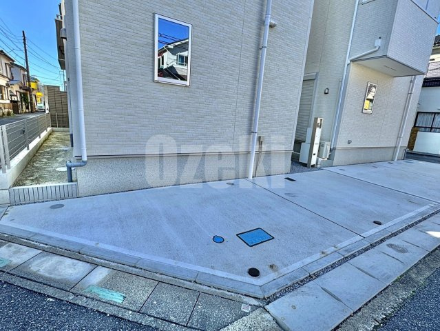 越谷市大沢22-3期の駐車場