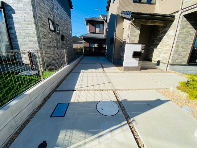 成田市江弁須　新築戸建て　2号棟の駐車場