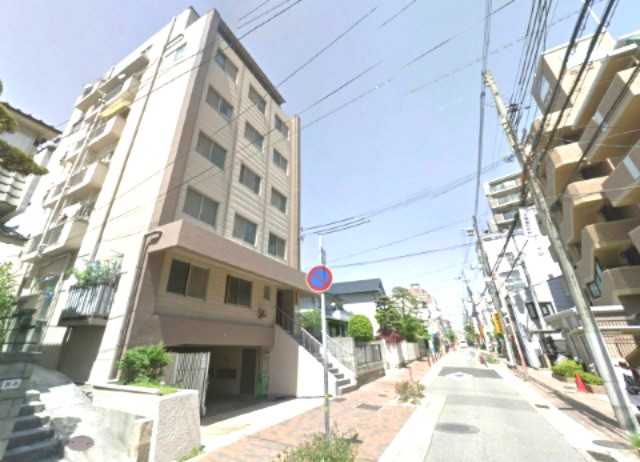 新山本マンションの外観