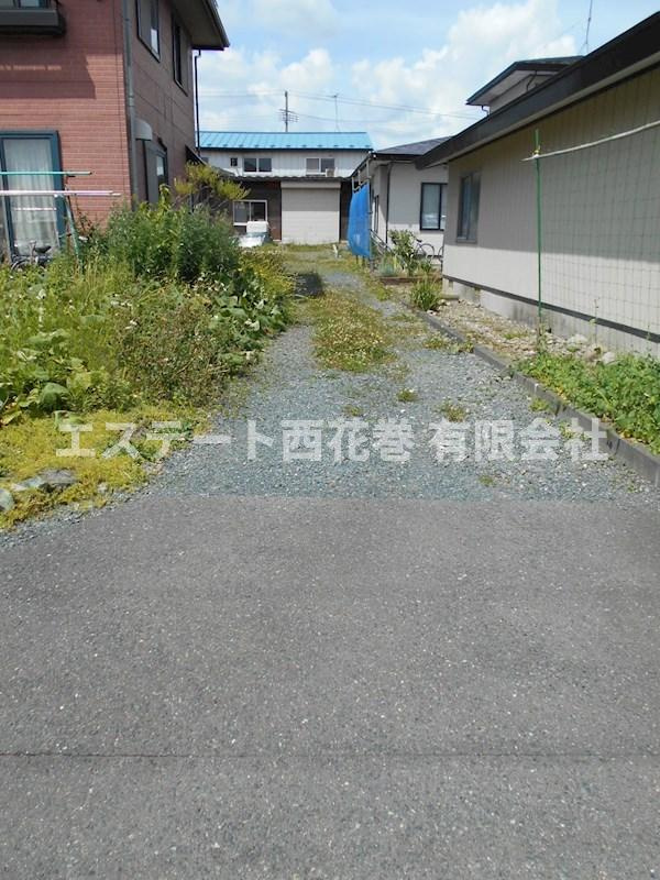 花巻市上根子下田　土地の前面道路含む現地写真