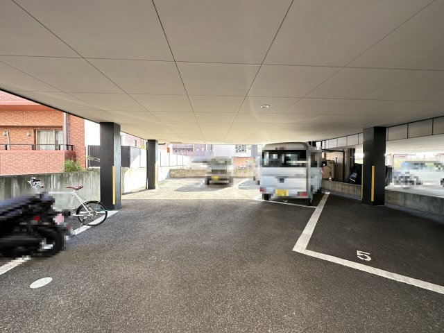 ノワール弥右衛門の駐車場