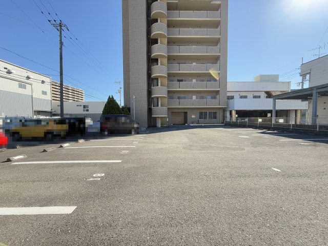 Balcony8南の丸の駐車場