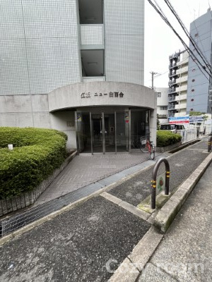 【エントランス】 | 江坂ニュー白百合 | マンションの入口