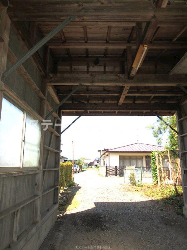 花巻市上根子法領　土地の外観|売地進入口に屋根付きの門があります