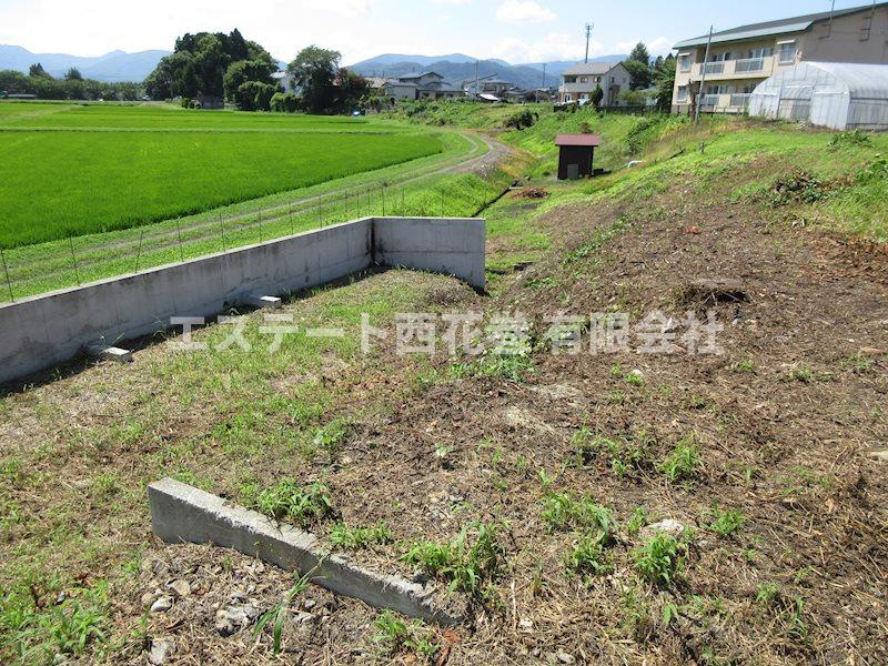 花巻市上根子法領　土地の外観|西側は低くなっています。