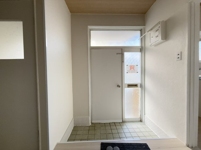 一宮東町貸家の玄関