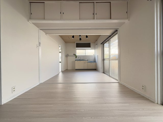 一宮東町貸家の居間・リビング