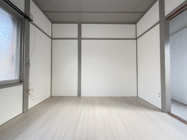 一宮東町貸家の洋室