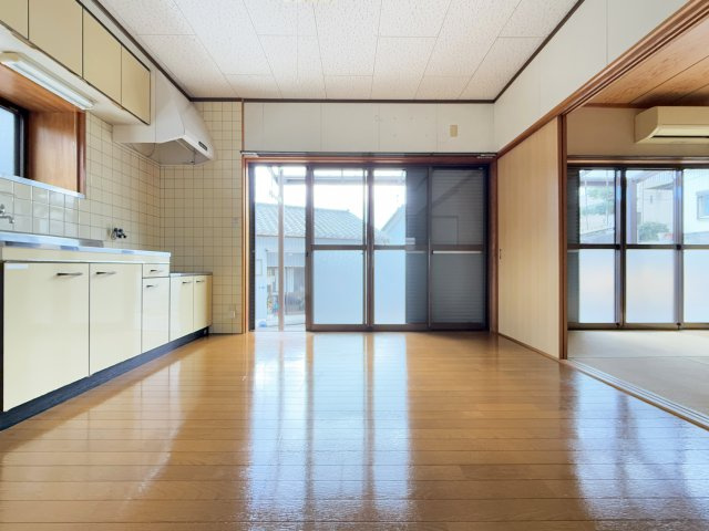 一宮しなね貸家の洋室