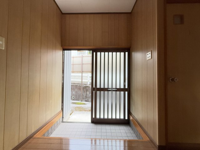 一宮しなね貸家の玄関