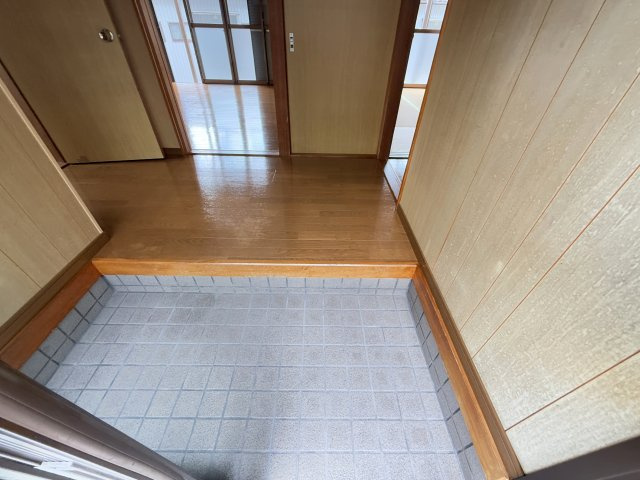 一宮しなね貸家の玄関