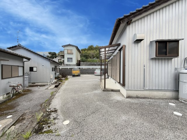 一宮しなね貸家の駐車場